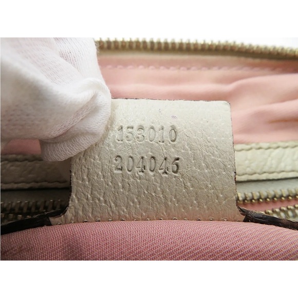 Gucci White Satin Charmy Chain Printed Hobo Bag. Authentic. - Picture 14 of 16